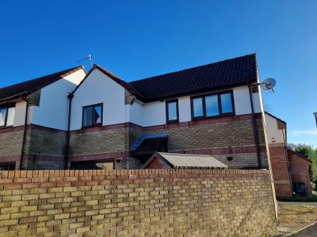 3 bedroom Semi-detached house to let in The Briars, Backwell, BS48