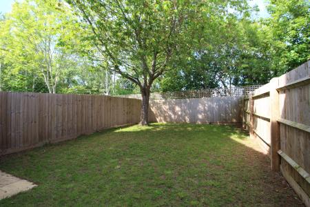 2 bedroom Flat to let in Whitebridge Gardens, Thornbury, BS35