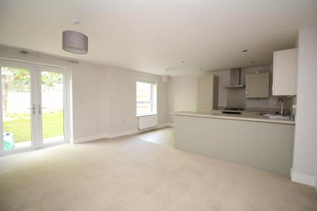 2 bedroom Flat to let in Whitebridge Gardens, Thornbury, BS35
