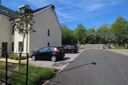 2 bedroom Flat to let in Whitebridge Gardens, Thornbury, BS35