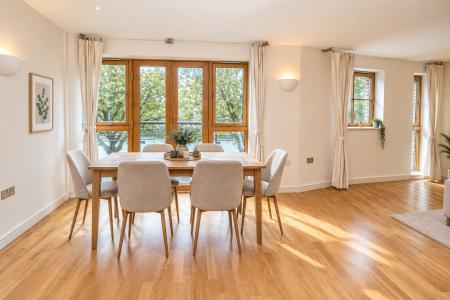 2 bedroom Flat to let in Hotwell Road, City Centre, Bristol, BS8