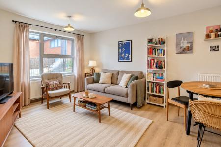 2 bedroom Flat to let in Talavera Close, Old Market, Bristol, BS2