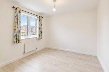 4 bedroom Detached house to let in Hollyhock Lane, Emersons Green, Bristol, BS16