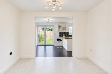 4 bedroom Detached house to let in Hollyhock Lane, Emersons Green, Bristol, BS16