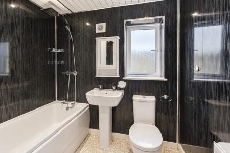4 bedroom Detached house to let in Hollyhock Lane, Emersons Green, Bristol, BS16