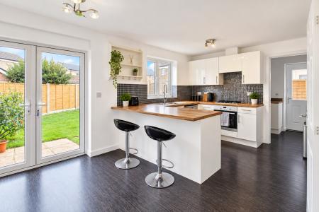 4 bedroom Detached house to let in Hollyhock Lane, Emersons Green, Bristol, BS16