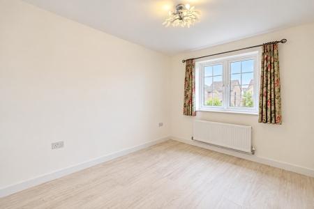 4 bedroom Detached house to let in Hollyhock Lane, Emersons Green, Bristol, BS16