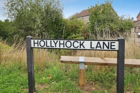 4 bedroom Detached house to let in Hollyhock Lane, Emersons Green, Bristol, BS16