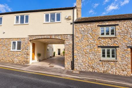 3 bedroom Flat to let in Moorland Street, Axbridge, BS26