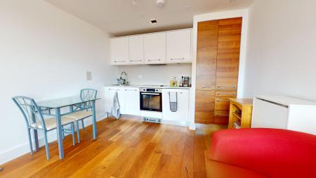 2 bedroom Flat for sale in Altair House, Cardiff Bay, Cardiff, CF10
