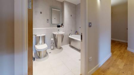 2 bedroom Flat for sale in Altolusso, Cardiff, CF10