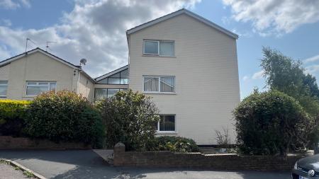 2 bedroom Flat for sale in Heol Lewis, Rhiwbina, Cardiff, CF14
