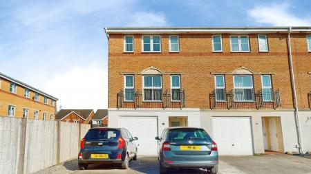 4 bedroom Terraced House for sale in Milestone Close, Heath, Cardiff, CF14