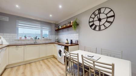 2 bedroom Flat for sale in Clos Hendre, Rhiwbina, Cardiff, CF14