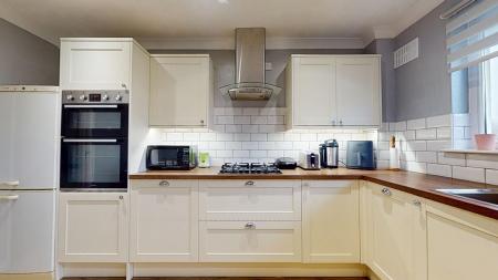 2 bedroom Flat for sale in Clos Hendre, Rhiwbina, Cardiff, CF14