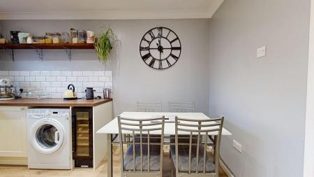 2 bedroom Flat for sale in Clos Hendre, Rhiwbina, Cardiff, CF14