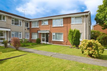 2 bedroom Flat for sale in Clos Hendre, Rhiwbina, Cardiff, CF14