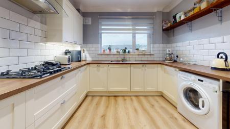 2 bedroom Flat for sale in Clos Hendre, Rhiwbina, Cardiff, CF14