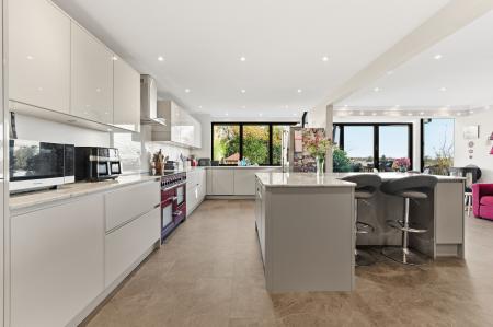 4 bedroom Detached house for sale in Heol y Coed, Rhiwbina, Cardiff, CF14