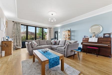 4 bedroom Detached house for sale in Heol y Coed, Rhiwbina, Cardiff, CF14