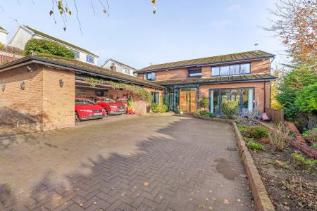 4 bedroom Detached house for sale in Heol y Coed, Rhiwbina, Cardiff, CF14