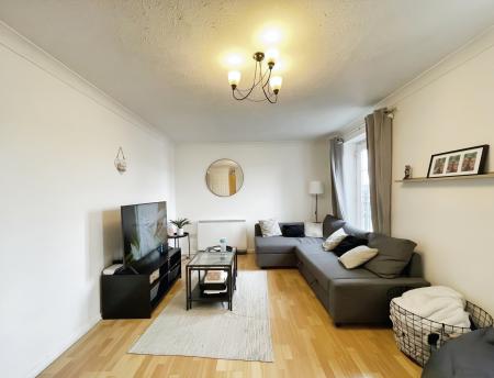 2 bedroom Flat to let in Windsor Quay, Grangetown, Cardiff, CF11