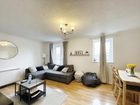 2 bedroom Flat to let in Windsor Quay, Grangetown, Cardiff, CF11