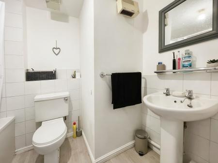 2 bedroom Flat to let in Windsor Quay, Grangetown, Cardiff, CF11