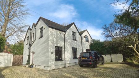 4 bedroom Detached house for sale in Fidlas Road, Llanishen, Cardiff, CF14