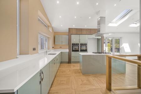 4 bedroom Detached house to let in Cae'r Graig, Radyr, Cardiff, CF15