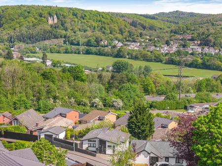 4 bedroom Detached house to let in Cae'r Graig, Radyr, Cardiff, CF15