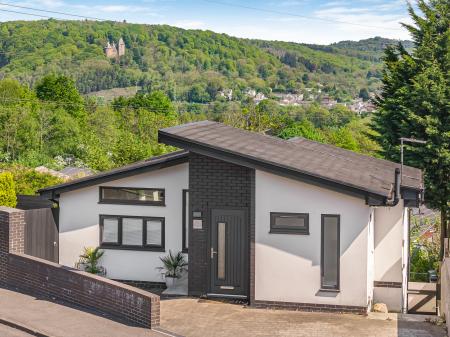 4 bedroom Detached house to let in Cae'r Graig, Radyr, Cardiff, CF15