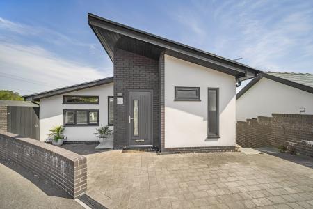 4 bedroom Detached house to let in Cae'r Graig, Radyr, Cardiff, CF15