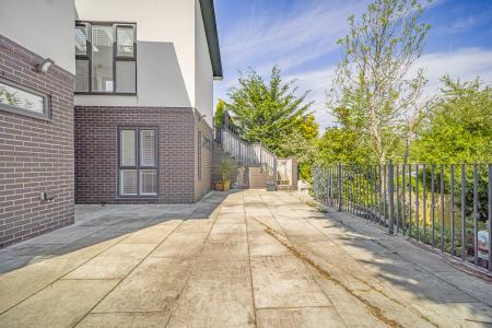 4 bedroom Detached house to let in Cae'r Graig, Radyr, Cardiff, CF15