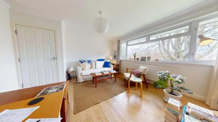 3 bedroom Flat to let in Bishops Close, Whitchurch, Cardiff, CF14