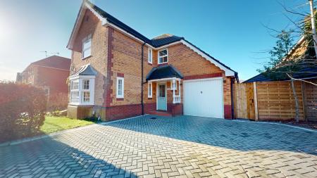 4 bedroom Detached house for sale in Oak Tree Drive, Newport, NP10