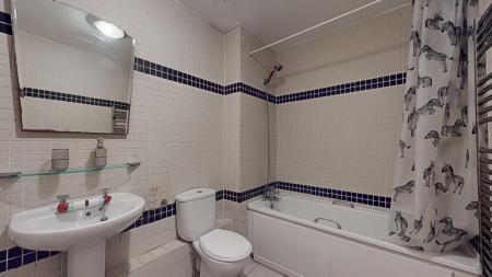 2 bedroom Flat for sale in Churchill Way, Cardiff, CF10