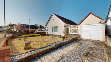 2 bedroom Bungalow for sale in Heol Y Wern, Rhiwbina, Cardiff, CF14