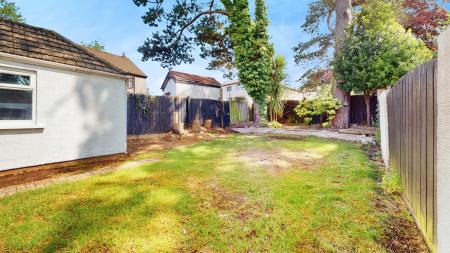 4 bedroom Semi-detached house for sale in Clos Fach, Rhiwbina, Cardiff, CF14