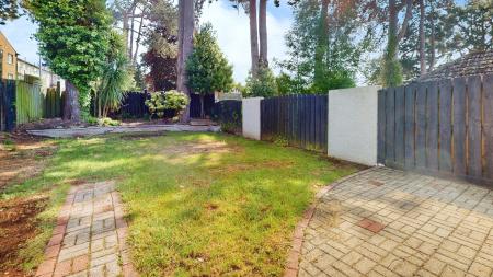 4 bedroom Semi-detached house for sale in Clos Fach, Rhiwbina, Cardiff, CF14