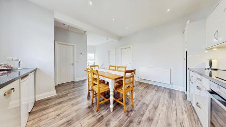 2 bedroom Flat to let in Beulah Road, Rhiwbina, Cardiff, CF14