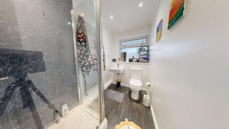 2 bedroom Maisonette to let in Thornhill Road, Rhiwbina, Cardiff, CF14