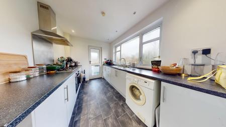 2 bedroom Maisonette to let in Thornhill Road, Rhiwbina, Cardiff, CF14