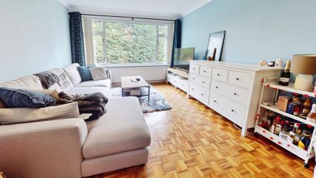 2 bedroom Maisonette to let in Thornhill Road, Rhiwbina, Cardiff, CF14