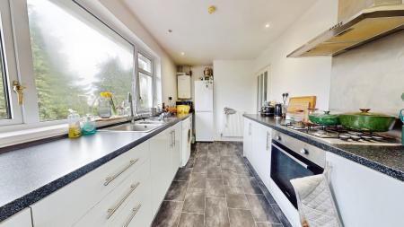 2 bedroom Maisonette to let in Thornhill Road, Rhiwbina, Cardiff, CF14