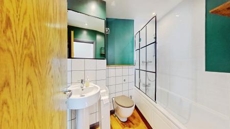 1 bedroom Flat to let in Queens Road, Penarth, CF64