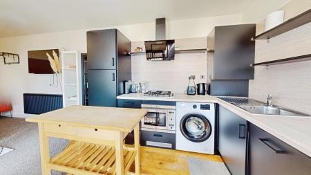 1 bedroom Flat to let in Queens Road, Penarth, CF64