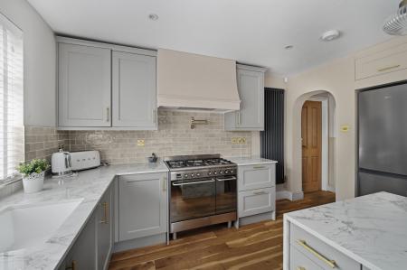 4 bedroom Detached house for sale in Groves Road, Newport, NP20