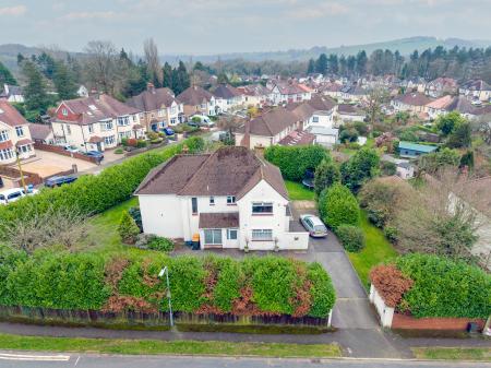 4 bedroom Detached house for sale in Groves Road, Newport, NP20