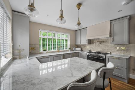 4 bedroom Detached house for sale in Groves Road, Newport, NP20